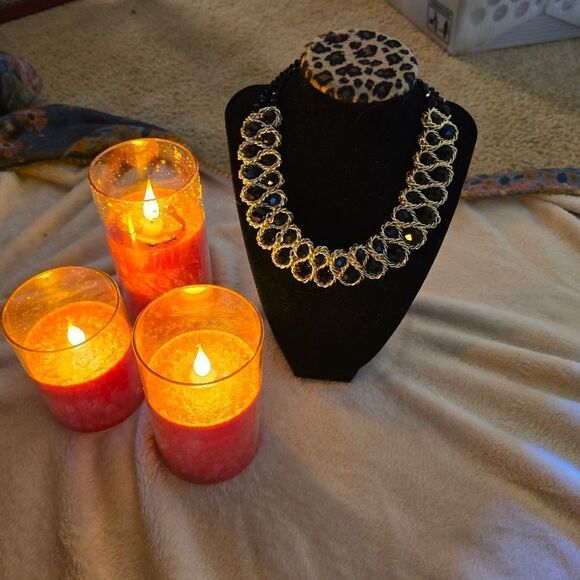 STATEMENT BLACK CHUNKY NECKLACE DONE IN GOLD - Picture 5 of 7